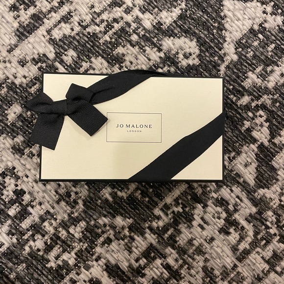 2 empty Jo Malone boxes with ribbon. - Picture 2 of 6